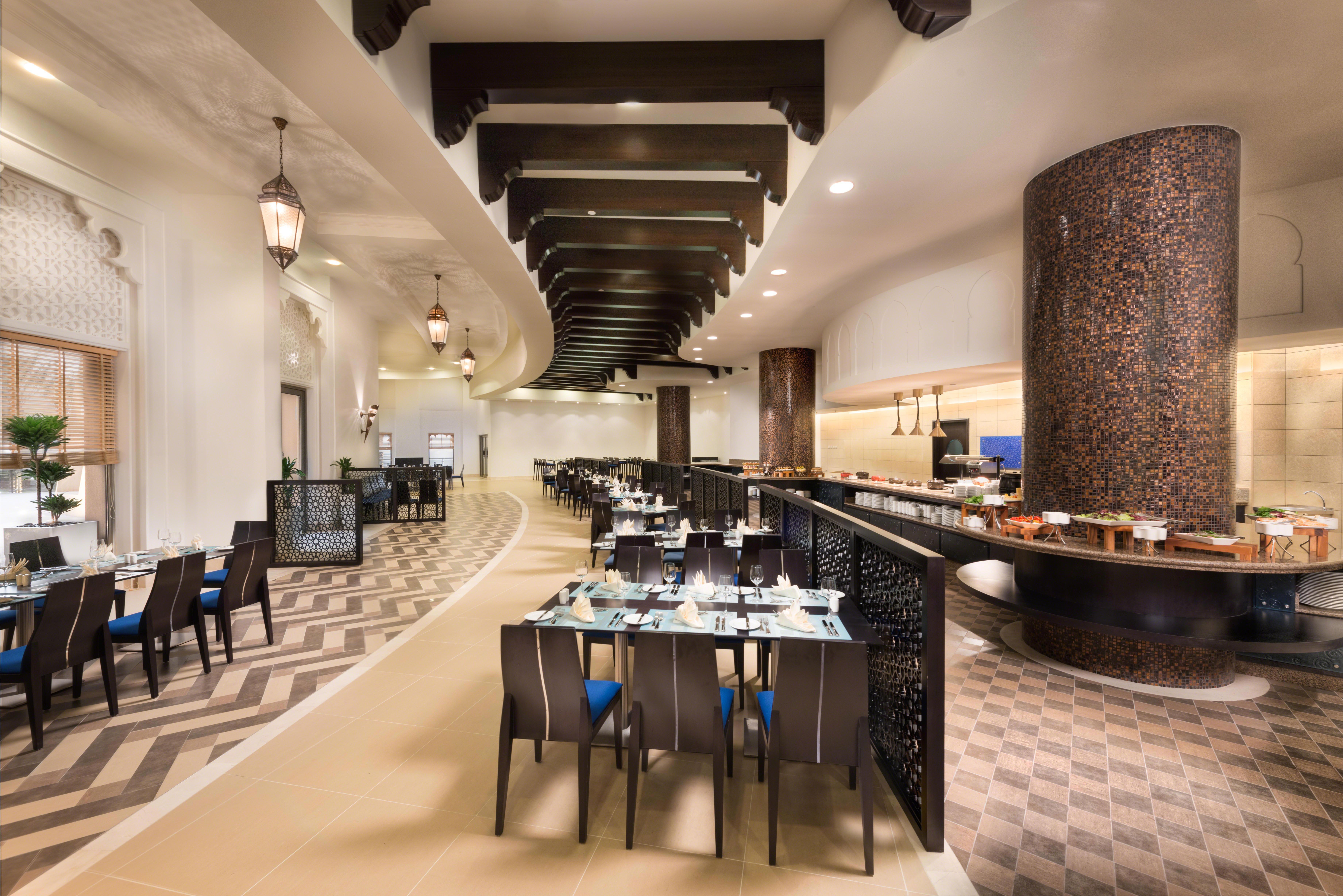 Bahi Ajman Palace Hotel Exterior foto The restaurant