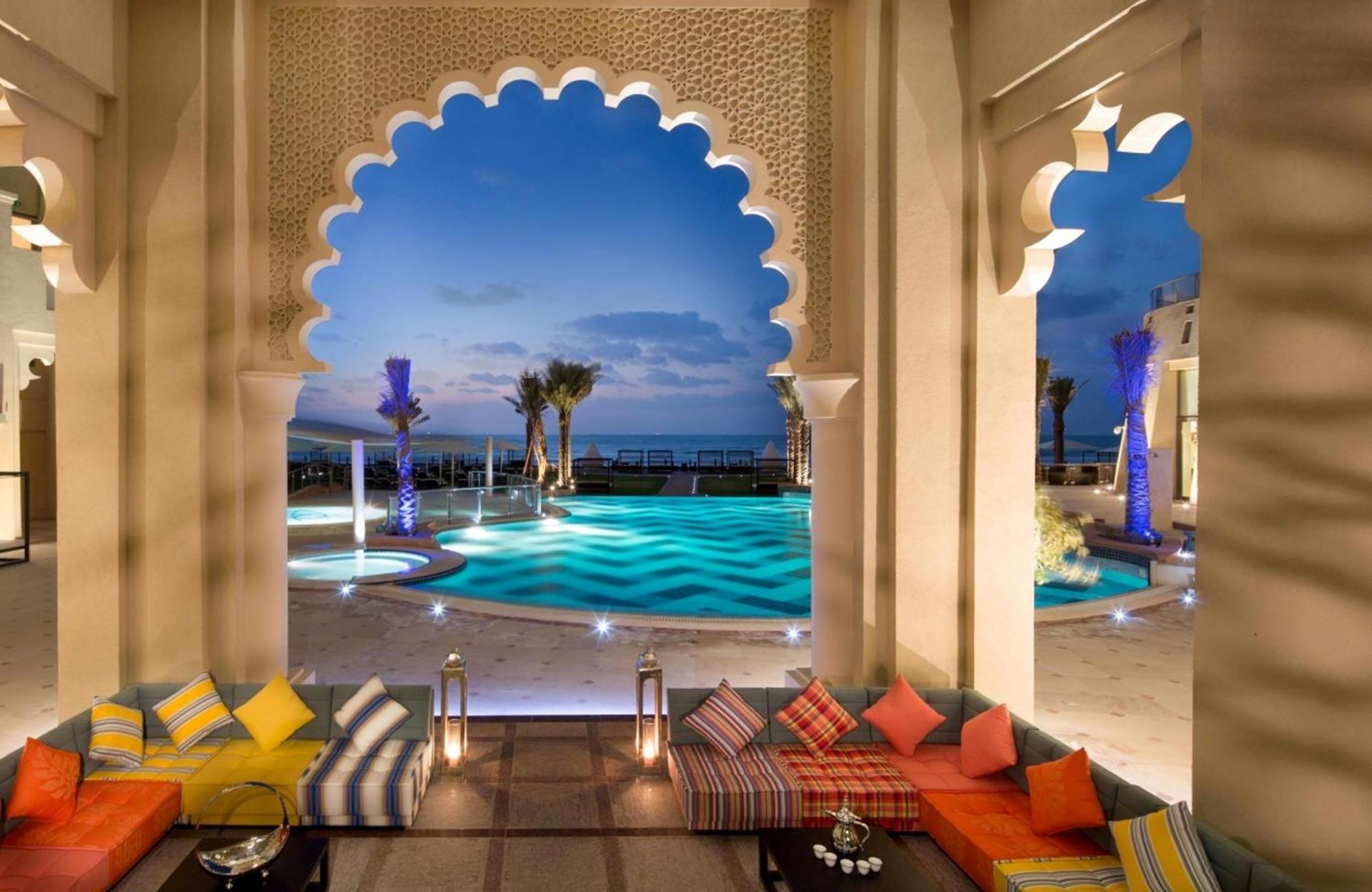 Bahi Ajman Palace Hotel Exterior foto The pool at the Royal Mirage