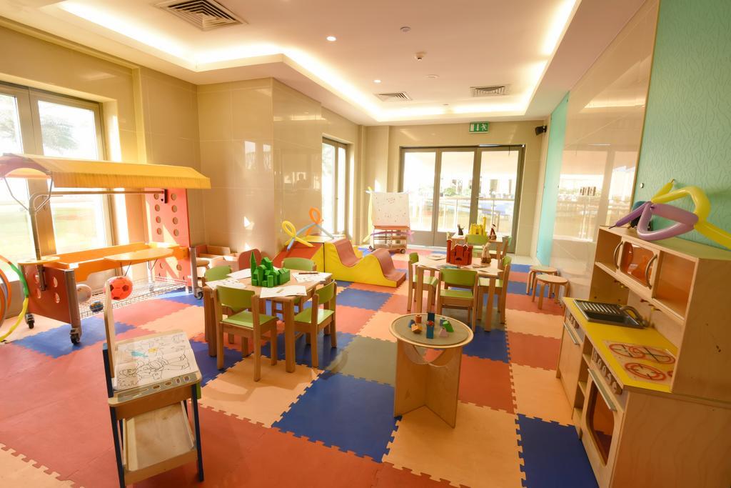 Bahi Ajman Palace Hotel Exterior foto A nursery in Dubai