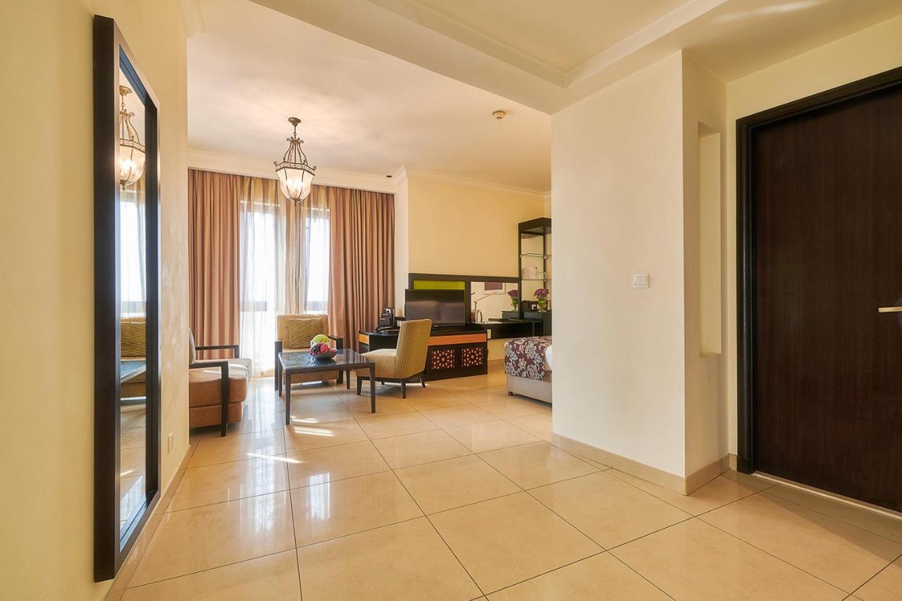 Bahi Ajman Palace Hotel Exterior foto