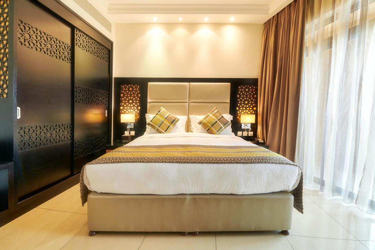Bahi Ajman Palace Hotel Exterior foto A bedroom at the hotel