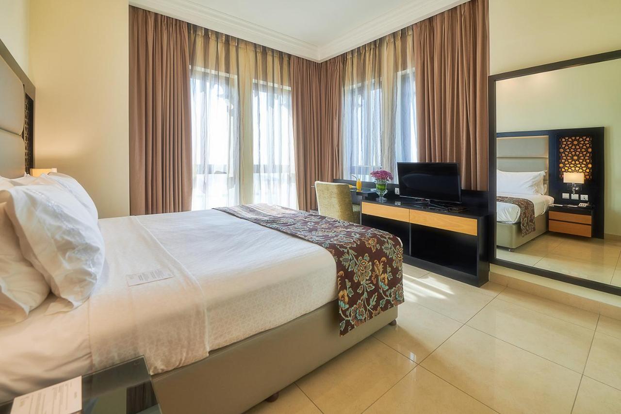 Bahi Ajman Palace Hotel Exterior foto A bedroom at the hotel