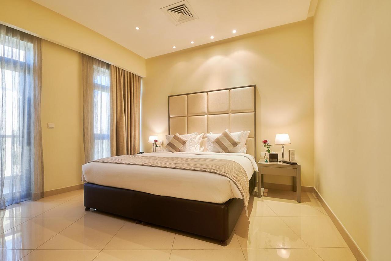 Bahi Ajman Palace Hotel Exterior foto A bedroom at the hotel