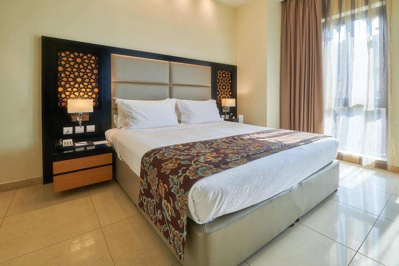 Bahi Ajman Palace Hotel Exterior foto A bedroom at the hotel
